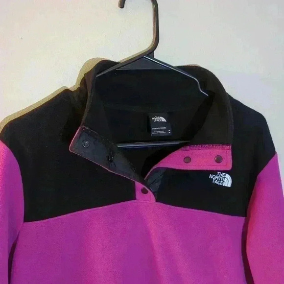The North Face light weight pull over, pink and black, medium - Picture 3 of 5